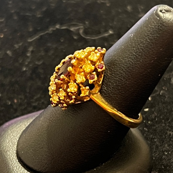 Stunning Vintage 14K HGE Lind Ring with Ruby Red Faux Gemstone - Floral Design - Picture 3 of 7